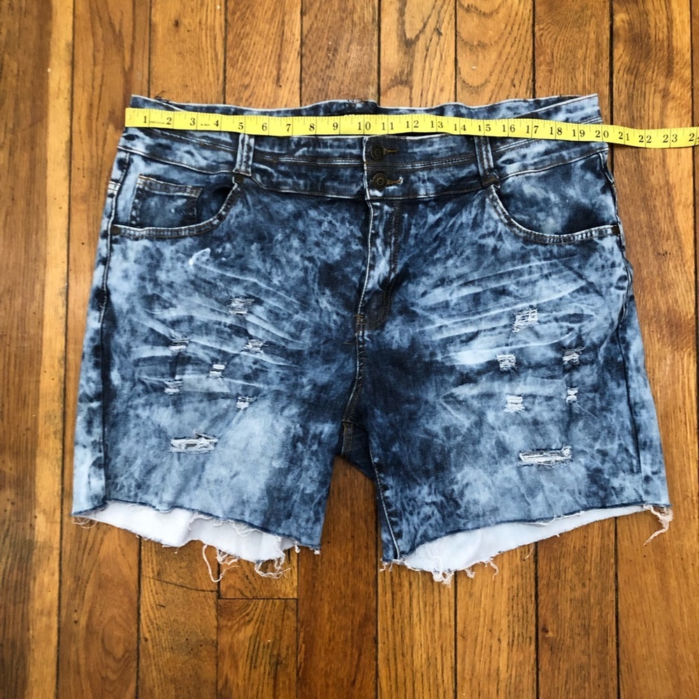 Thrill Jeans Acid Wash Distressed Denim Shorts-Size-20 - Picture 4 of 7